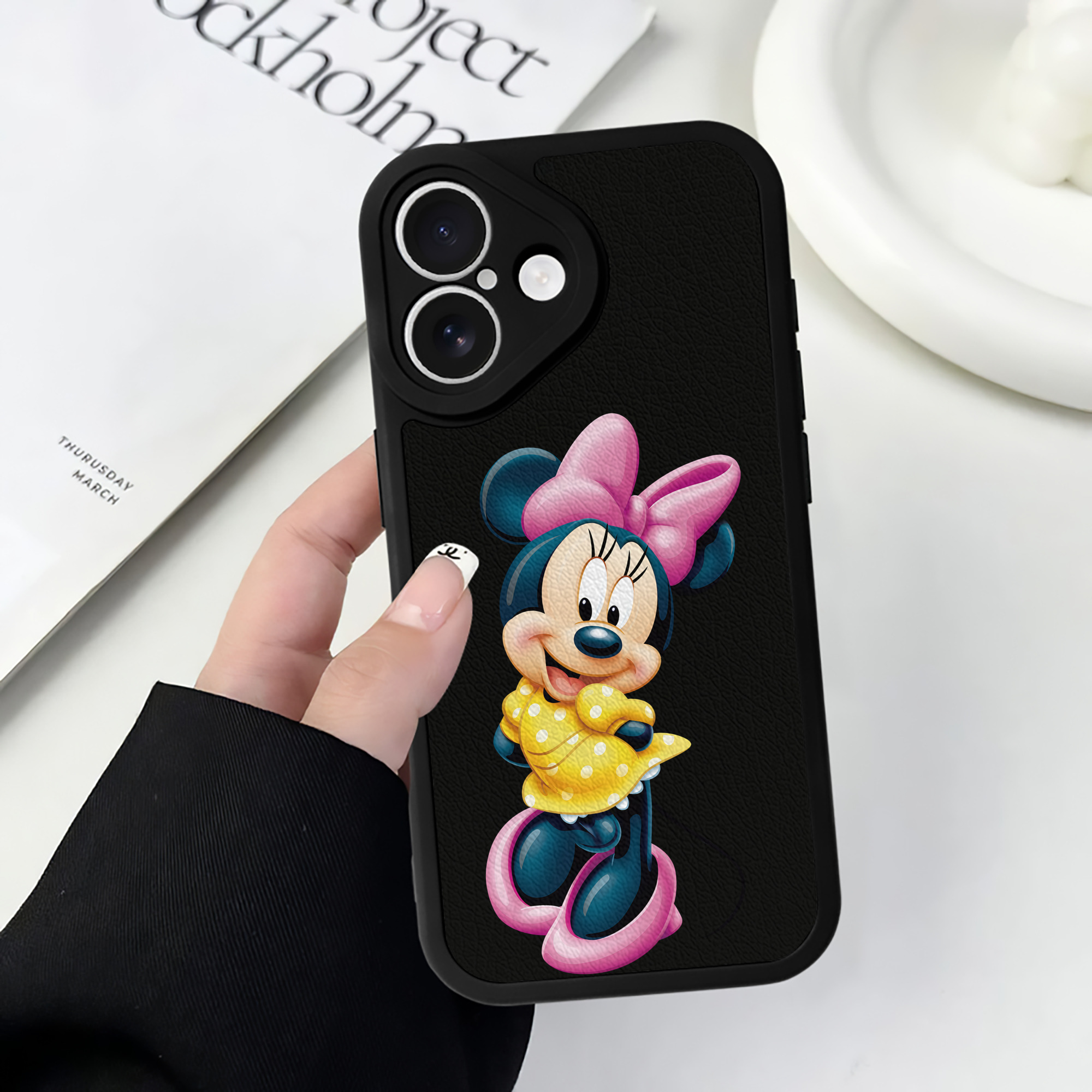 （画像用） ミッキーマウス Mickey Mouse 【iPhone 16シリーズ対応】シリコンスマホケース（レザー調） 材質：シリコン